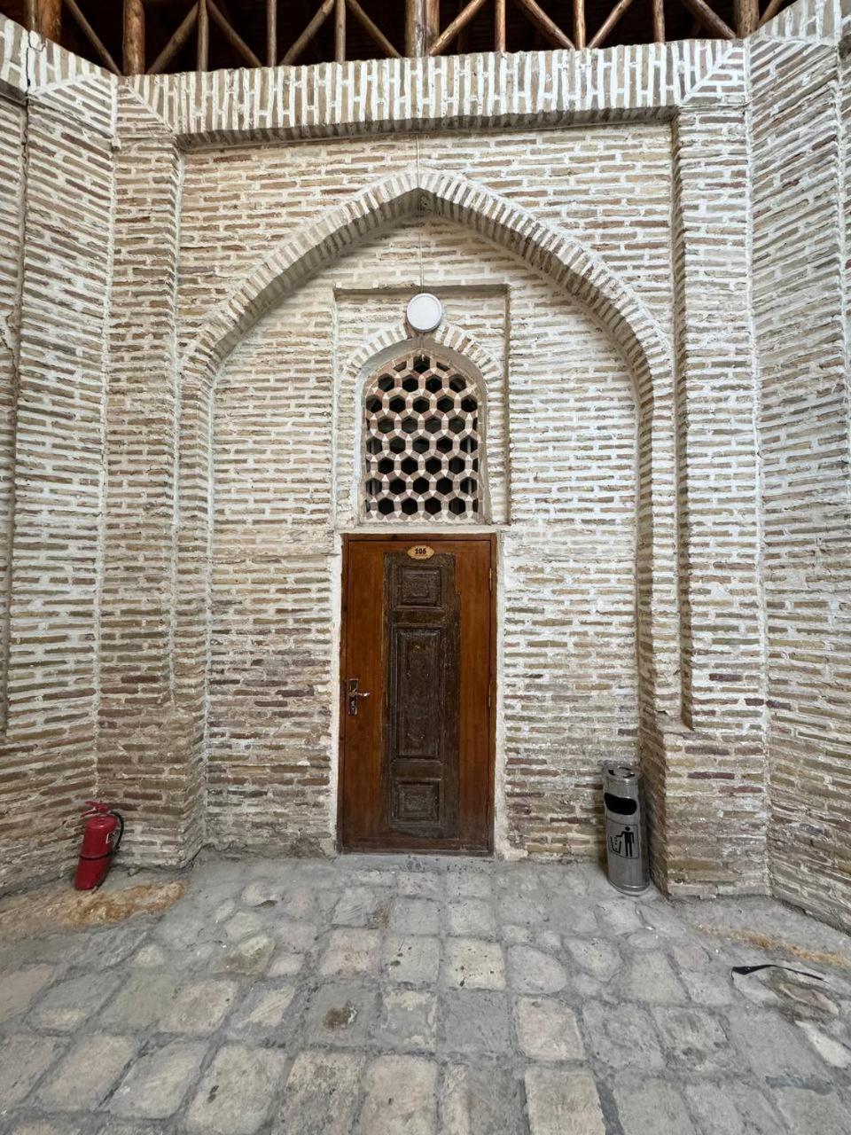 Ohun Caravan Sarai 18Th Century Old Hause Historical Unesco Heritage List 1 Minutes To Bukhara Old Town Square Est-Since 1826 For Walk In Guest Parking, Cozy Room, Best Location And Strong Wifi Exterior photo