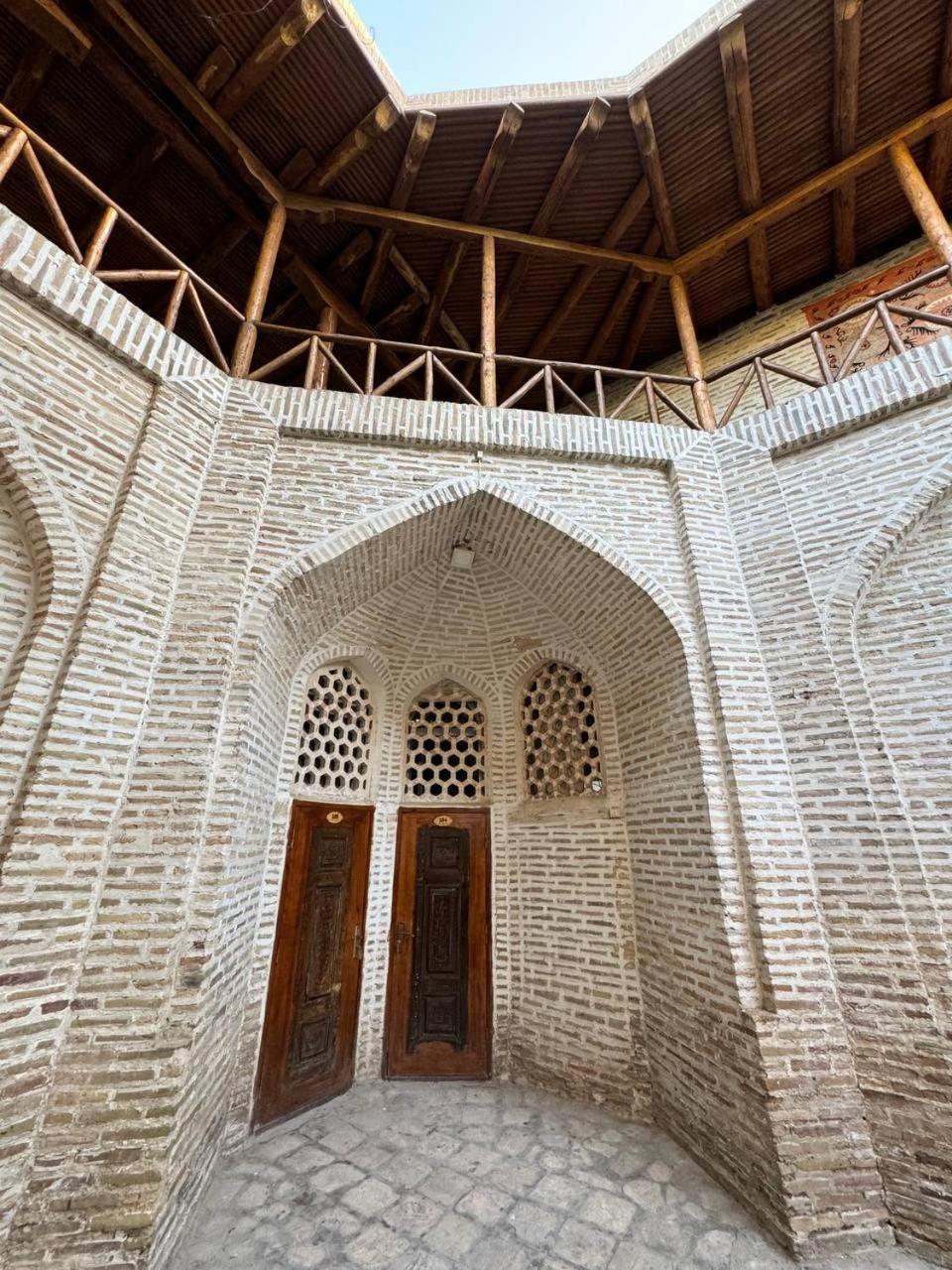 Ohun Caravan Sarai 18Th Century Old Hause Historical Unesco Heritage List 1 Minutes To Bukhara Old Town Square Est-Since 1826 For Walk In Guest Parking, Cozy Room, Best Location And Strong Wifi Exterior photo