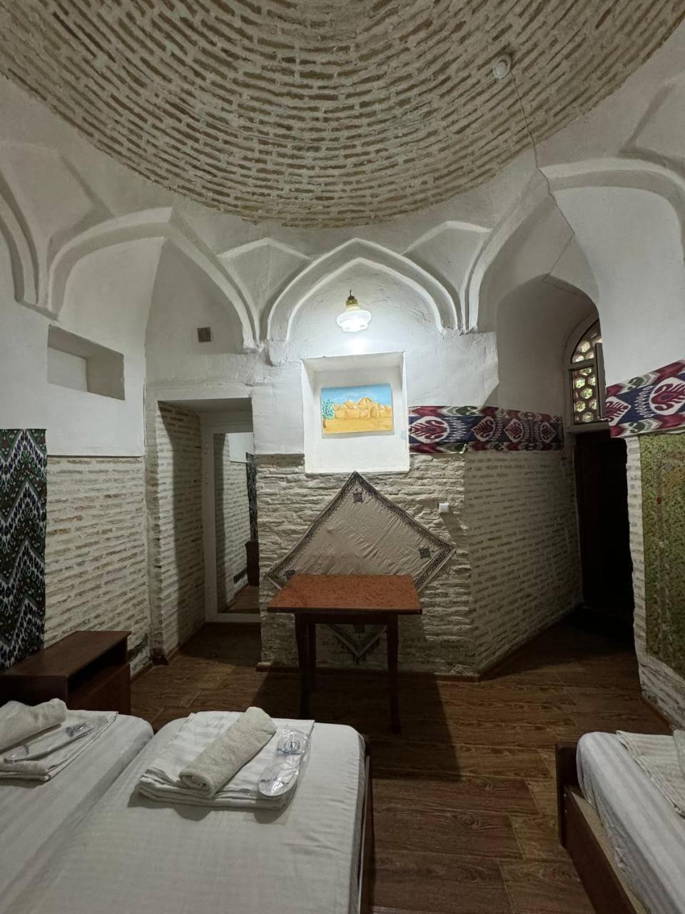 Ohun Caravan Sarai 18Th Century Old Hause Historical Unesco Heritage List 1 Minutes To Bukhara Old Town Square Est-Since 1826 For Walk In Guest Parking, Cozy Room, Best Location And Strong Wifi Exterior photo