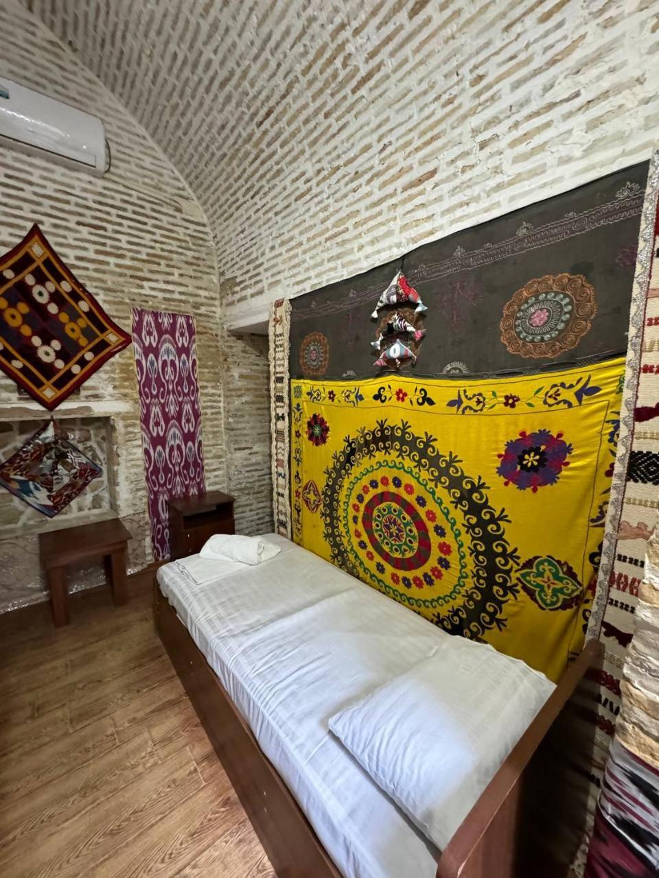 Ohun Caravan Sarai 18Th Century Old Hause Historical Unesco Heritage List 1 Minutes To Bukhara Old Town Square Est-Since 1826 For Walk In Guest Parking, Cozy Room, Best Location And Strong Wifi Exterior photo