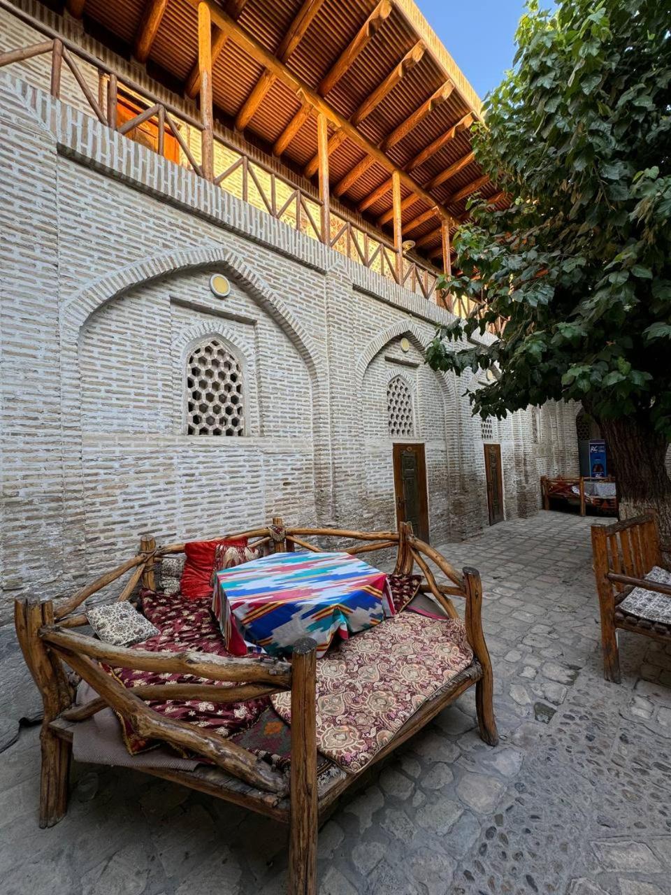 Ohun Caravan Sarai 18Th Century Old Hause Historical Unesco Heritage List 1 Minutes To Bukhara Old Town Square Est-Since 1826 For Walk In Guest Parking, Cozy Room, Best Location And Strong Wifi Exterior photo