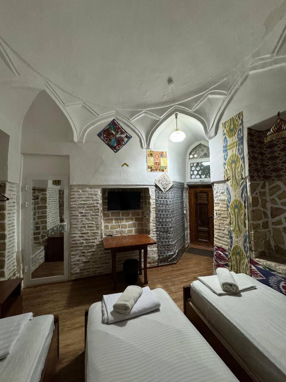 Ohun Caravan Sarai 18Th Century Old Hause Historical Unesco Heritage List 1 Minutes To Bukhara Old Town Square Est-Since 1826 For Walk In Guest Parking, Cozy Room, Best Location And Strong Wifi Exterior photo