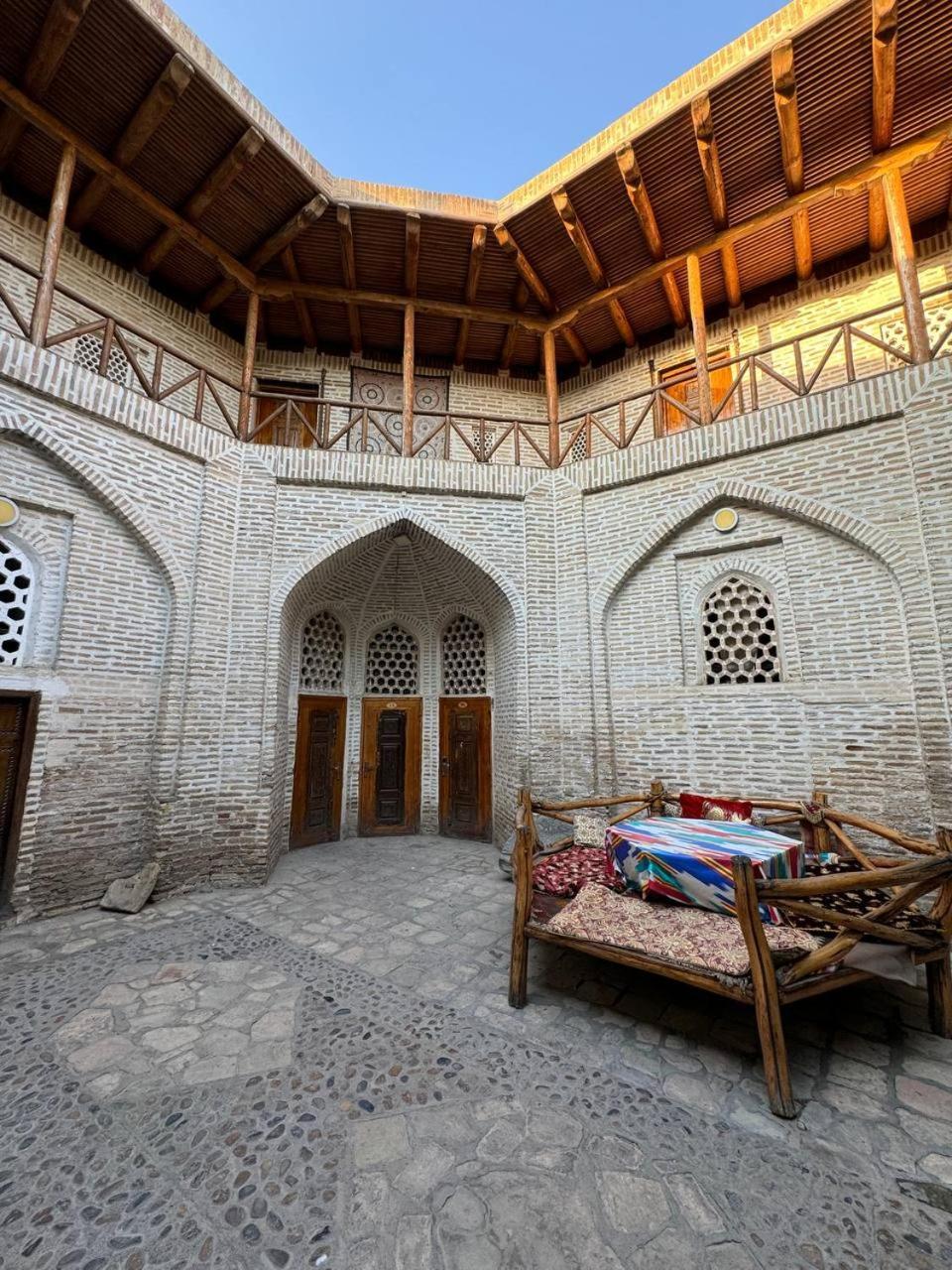 Ohun Caravan Sarai 18Th Century Old Hause Historical Unesco Heritage List 1 Minutes To Bukhara Old Town Square Est-Since 1826 For Walk In Guest Parking, Cozy Room, Best Location And Strong Wifi Exterior photo