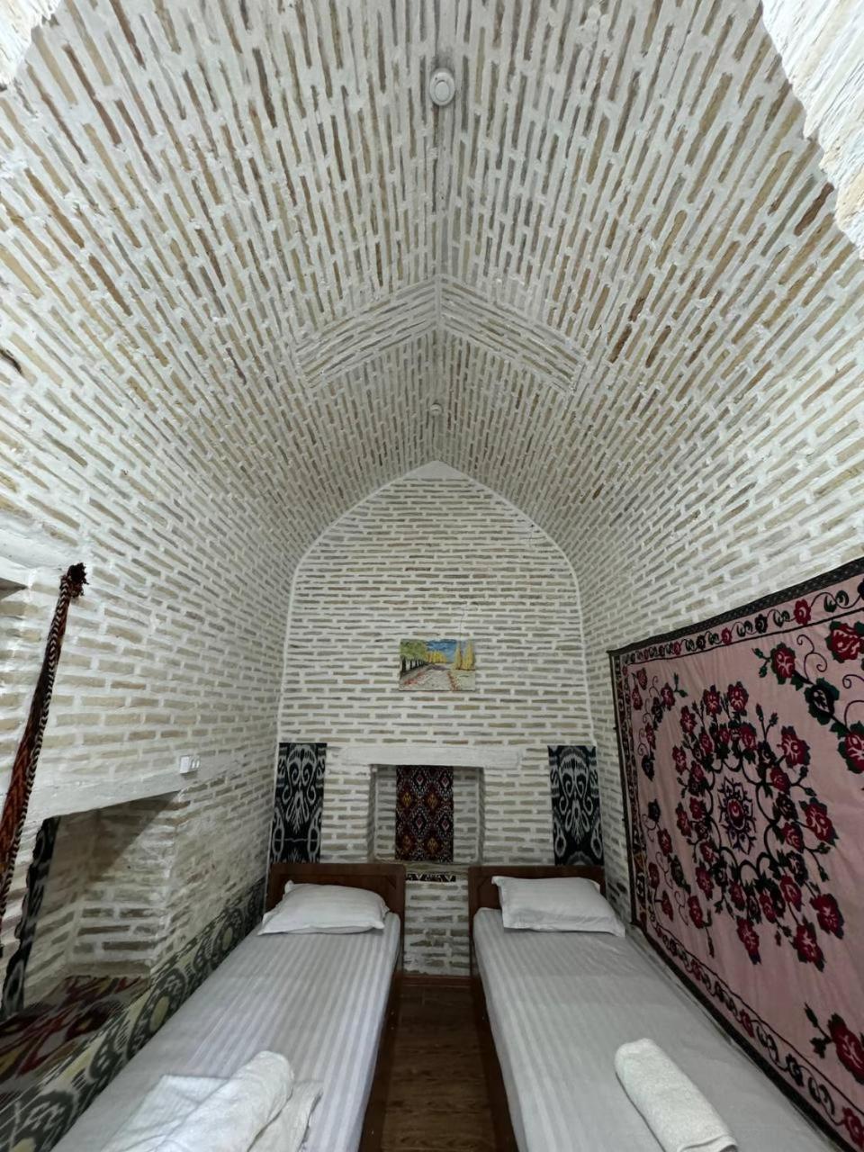 Ohun Caravan Sarai 18Th Century Old Hause Historical Unesco Heritage List 1 Minutes To Bukhara Old Town Square Est-Since 1826 For Walk In Guest Parking, Cozy Room, Best Location And Strong Wifi Exterior photo