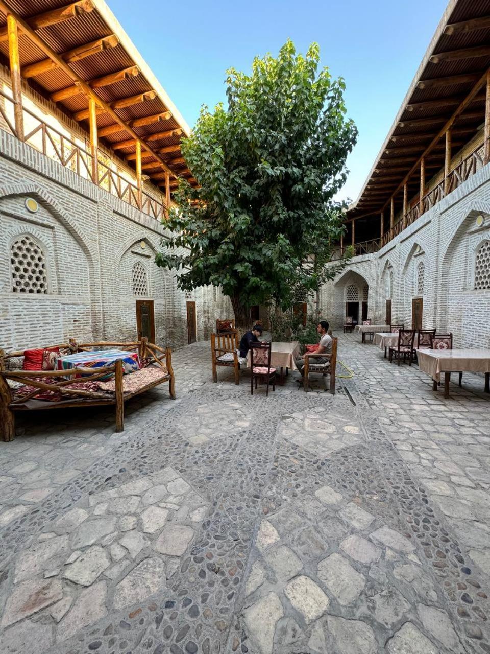Ohun Caravan Sarai 18Th Century Old Hause Historical Unesco Heritage List 1 Minutes To Bukhara Old Town Square Est-Since 1826 For Walk In Guest Parking, Cozy Room, Best Location And Strong Wifi Exterior photo