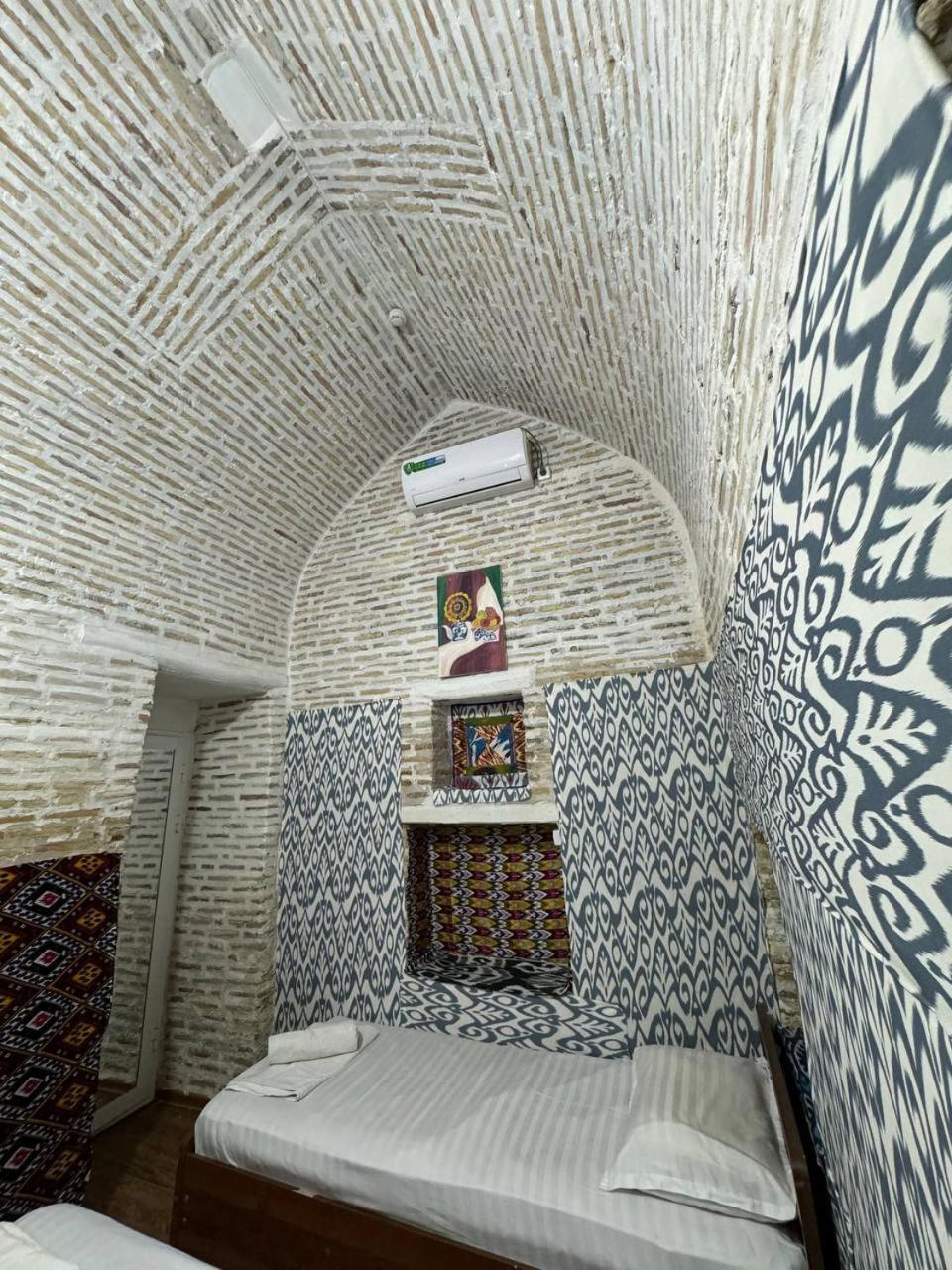 Ohun Caravan Sarai 18Th Century Old Hause Historical Unesco Heritage List 1 Minutes To Bukhara Old Town Square Est-Since 1826 For Walk In Guest Parking, Cozy Room, Best Location And Strong Wifi Exterior photo