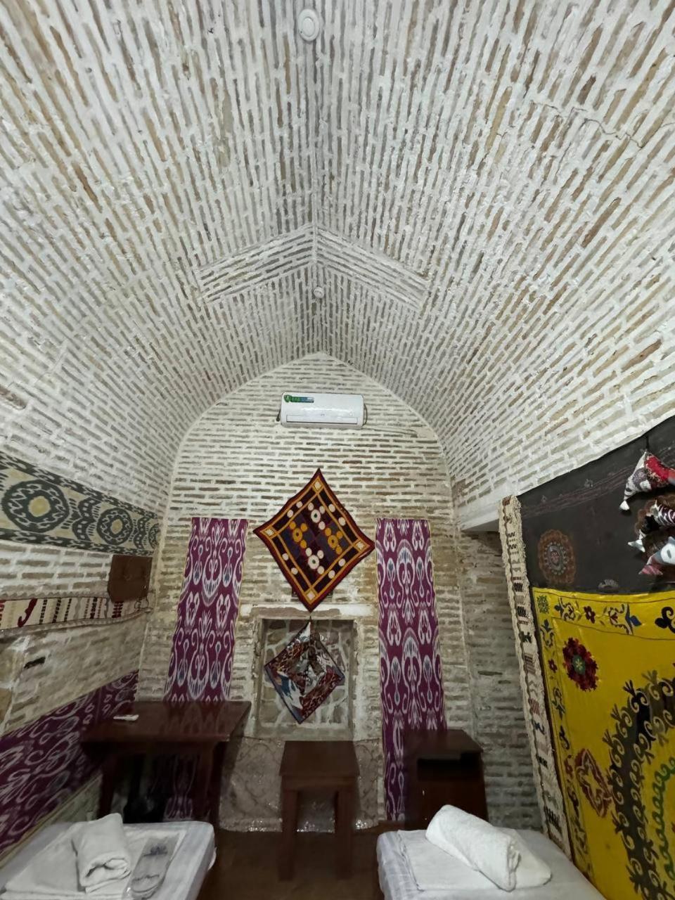 Ohun Caravan Sarai 18Th Century Old Hause Historical Unesco Heritage List 1 Minutes To Bukhara Old Town Square Est-Since 1826 For Walk In Guest Parking, Cozy Room, Best Location And Strong Wifi Exterior photo