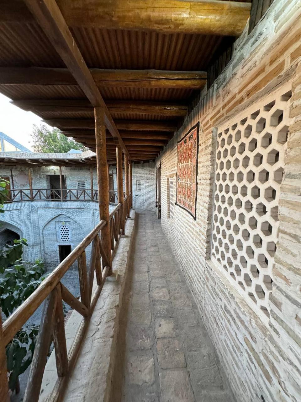 Ohun Caravan Sarai 18Th Century Old Hause Historical Unesco Heritage List 1 Minutes To Bukhara Old Town Square Est-Since 1826 For Walk In Guest Parking, Cozy Room, Best Location And Strong Wifi Exterior photo
