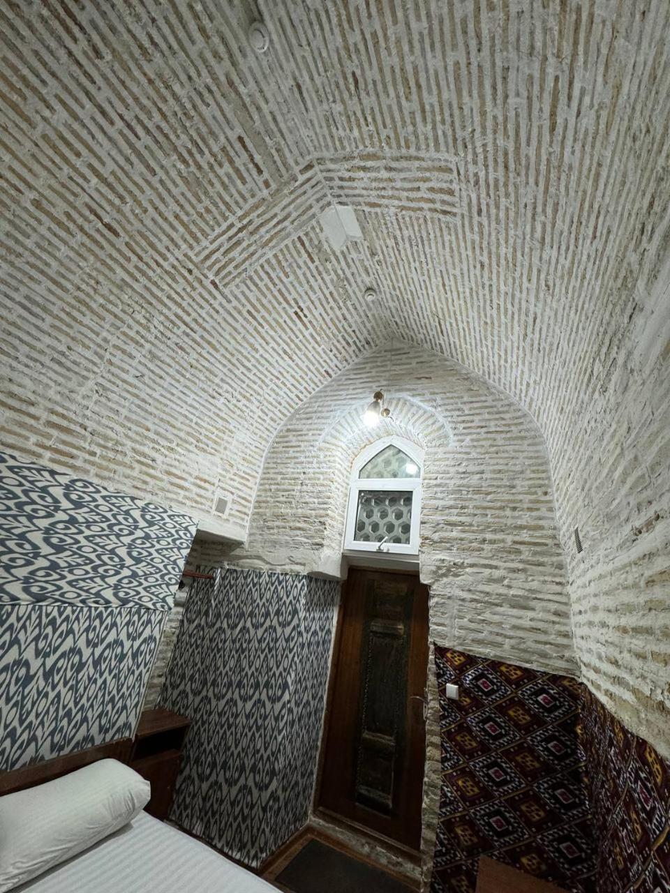 Ohun Caravan Sarai 18Th Century Old Hause Historical Unesco Heritage List 1 Minutes To Bukhara Old Town Square Est-Since 1826 For Walk In Guest Parking, Cozy Room, Best Location And Strong Wifi Exterior photo