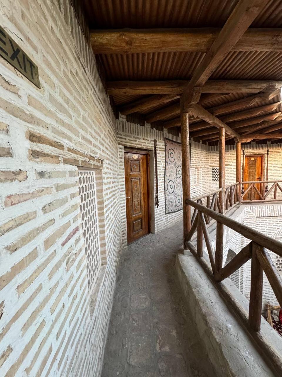 Ohun Caravan Sarai 18Th Century Old Hause Historical Unesco Heritage List 1 Minutes To Bukhara Old Town Square Est-Since 1826 For Walk In Guest Parking, Cozy Room, Best Location And Strong Wifi Exterior photo