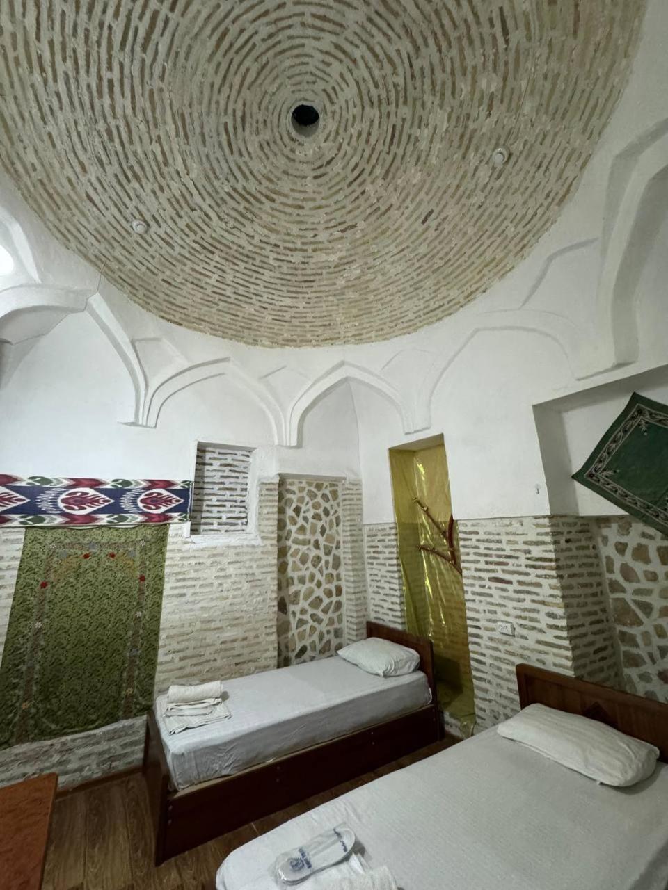 Ohun Caravan Sarai 18Th Century Old Hause Historical Unesco Heritage List 1 Minutes To Bukhara Old Town Square Est-Since 1826 For Walk In Guest Parking, Cozy Room, Best Location And Strong Wifi Exterior photo