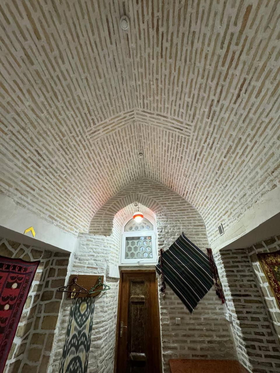Ohun Caravan Sarai 18Th Century Old Hause Historical Unesco Heritage List 1 Minutes To Bukhara Old Town Square Est-Since 1826 For Walk In Guest Parking, Cozy Room, Best Location And Strong Wifi Exterior photo