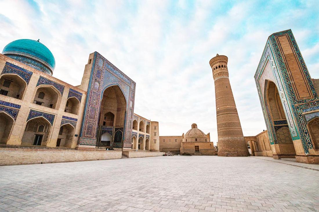 Ohun Caravan Sarai 18Th Century Old Hause Historical Unesco Heritage List 1 Minutes To Bukhara Old Town Square Est-Since 1826 For Walk In Guest Parking, Cozy Room, Best Location And Strong Wifi Exterior photo