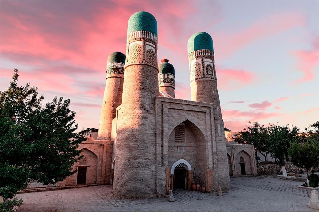 Ohun Caravan Sarai 18Th Century Old Hause Historical Unesco Heritage List 1 Minutes To Bukhara Old Town Square Est-Since 1826 For Walk In Guest Parking, Cozy Room, Best Location And Strong Wifi Exterior photo